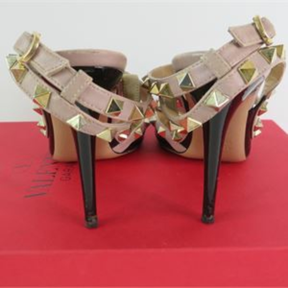 Valentino Garavani Black Heels | Women’s Size 37.5 (7.5) - Picture 6 of 10